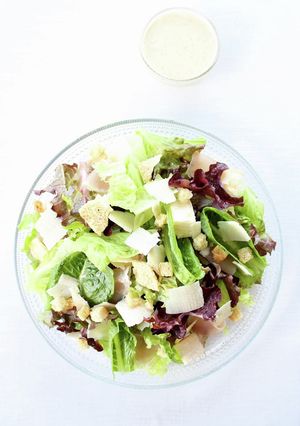 チーズ好きが喜ぶ【チーズと生ハムのサラダ-レシピのメイン写真