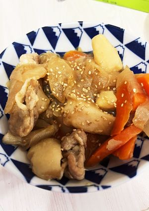 散った桜は肉じゃがの味をより趣深くした-レシピのメイン写真