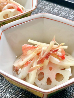 いい香り♪蓮根と茗荷・カニカマの酢の物-レシピのメイン写真