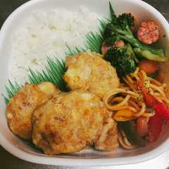 รูปของ お弁当://ツナ厚揚げチーズナゲット