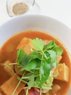 旨辛!トッポギの肉巻きコチュジャンスープ-レシピのメイン写真