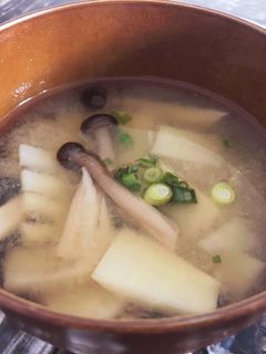 たけのことしめじのみそ汁-レシピのメイン写真