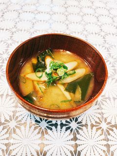 ごま油香るごぼうとわかめの味噌汁-レシピのメイン写真