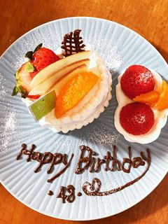 格安★市販のロールケーキで誕生日ケーキ-レシピのメイン写真