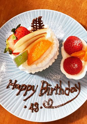 格安★市販のロールケーキで誕生日ケーキ-レシピのメイン写真