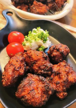 ハニーマスタードとにんにく醤油の黒唐揚げ-レシピのメイン写真