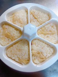 時短お弁当盛り付け記録 おにぎり メンマ-レシピのメイン写真