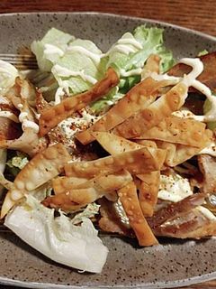 豚バラと餃子の皮でパリパリサラダ-レシピのメイン写真