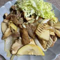 รูปของ 豚とタケノコ炒め。焼肉のタレで簡単！