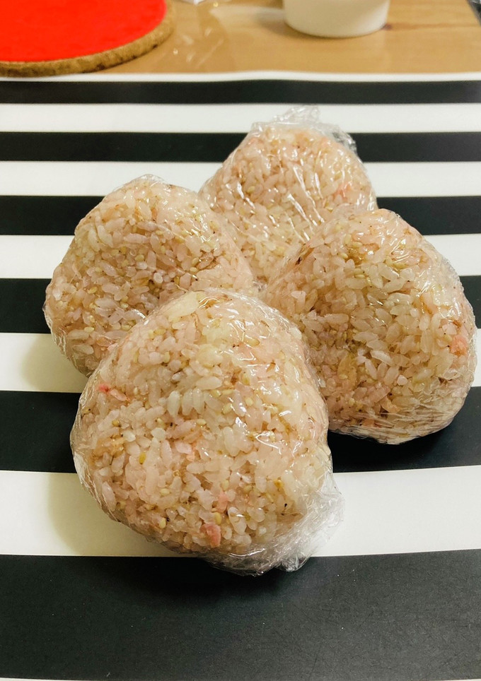 干しエビ＋ゴマ＋鰹節で簡単炊き込みご飯-レシピのメイン写真