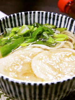 食欲をそそる!ごま油の力うどん【食遺産】-レシピのメイン写真