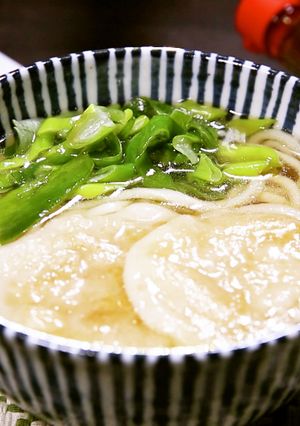 食欲をそそる！ごま油の力うどん【食遺産】-レシピのメイン写真