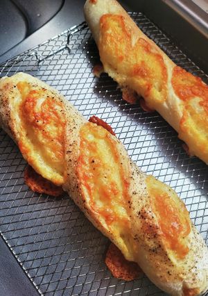ひと晩寝かせて♡捏ねないチーズフランス-レシピのメイン写真
