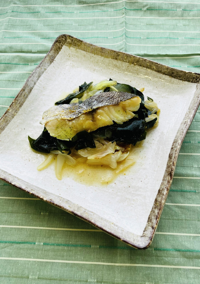 魚と新玉ねぎの酒蒸し-レシピのメイン写真