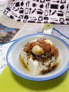 布目の塩辛+焼きニンニクの酢漬け載せ冷奴-レシピのメイン写真