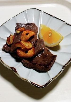 焼いたお肉をテーブルで味付けして楽しむ-レシピのメイン写真