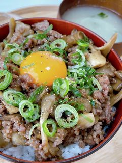 甘辛まいたけそぼろ丼-レシピのメイン写真