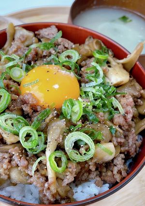 甘辛まいたけそぼろ丼-レシピのメイン写真