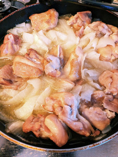 春の贅沢!鶏もも肉と新玉葱の無水煮-レシピのメイン写真