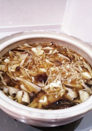 簡単！ヘルシーきのこ鍋-レシピのメイン写真