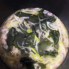 A picture of わかめスープ.