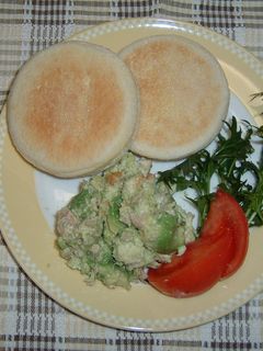 ☆アボカドとパンのサラダ☆-レシピのメイン写真