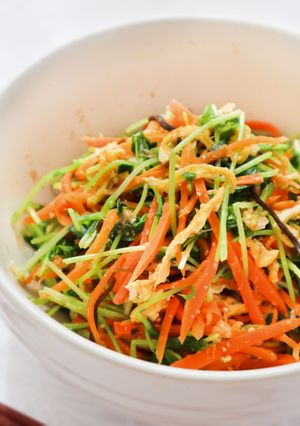 ヘルシー!人参と豆苗の塩昆布和え〈副菜〉-レシピのメイン写真