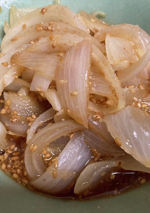 かんたん新玉ねぎの甘酢ゴマ和え-レシピのメイン写真