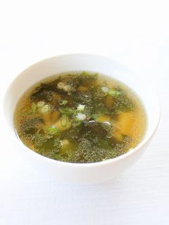 シンプル美味しい【筍とワカメの中華スープ-レシピのメイン写真