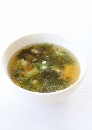 シンプル美味しい【筍とワカメの中華スープ-レシピのメイン写真