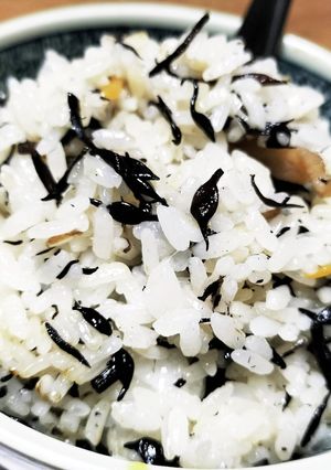 炊飯炊餅米でヒジキ入！厨房ばあばぁ！-レシピのメイン写真