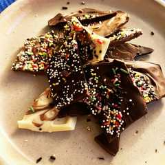 รูปของ センスなぞ知らん。鬱憤を込めて割れチョコ