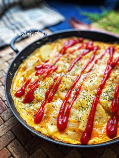 チーズがとろける♪新玉と新じゃがオムレツ-レシピのメイン写真