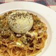 ボロネーゼ風ブッラータチーズパスタ