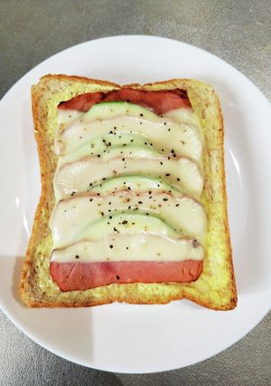 チキンとアボガドトースト-レシピのメイン写真