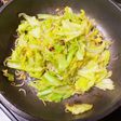 ごま油かおる春キャベツとしらすの炒め物