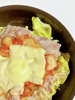 野菜の消費にも!豚キムチのワンパン酒蒸し-レシピのメイン写真