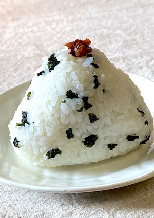 わかめご飯であさりの佃煮おにぎり-レシピのメイン写真