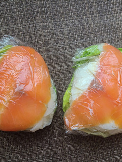 新玉ねぎレタスのサーモンマヨサラダ握り!-レシピのメイン写真