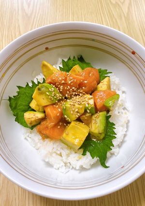 アボカドとサーモンのポキ丼-レシピのメイン写真
