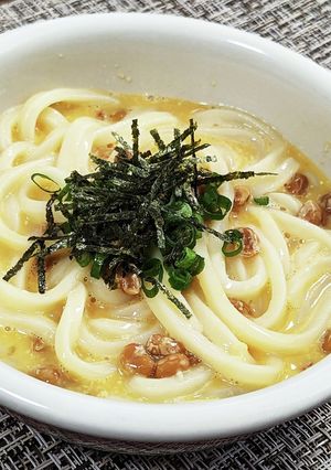 5分で完成！牛乳チーズ入り洋風納豆うどん-レシピのメイン写真