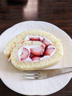 イチゴのロールケーキ-レシピのメイン写真