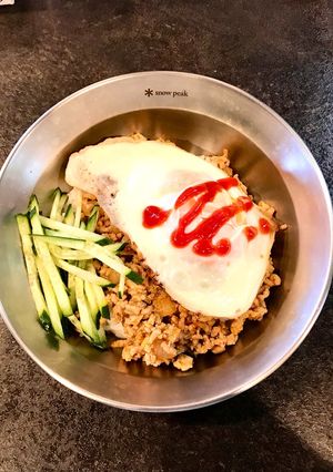 キャンプ飯！簡単スタミナひき肉丼-レシピのメイン写真