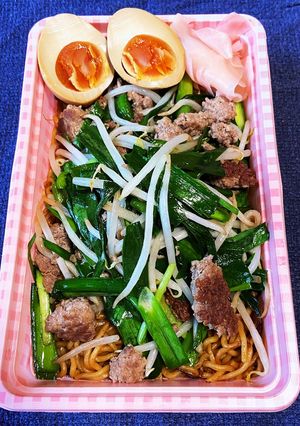 3号昼飯。にらもやし焼きそば(身内専用)-レシピのメイン写真