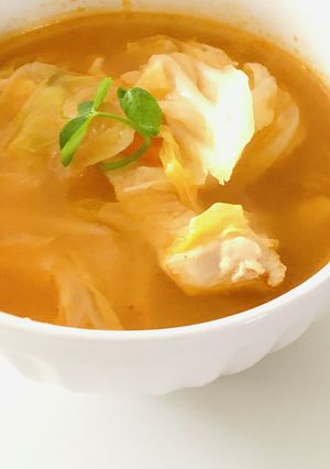 鶏むね肉と丸ごと春キャベツのトムヤム鍋-レシピのメイン写真