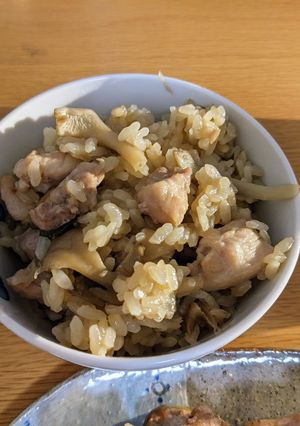 鶏もも肉と舞茸の日本酒炊き込みご飯-レシピのメイン写真