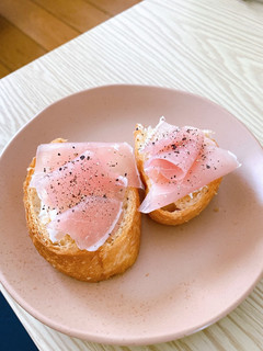 生ハムとクリームチーズのカナッペ-レシピのメイン写真