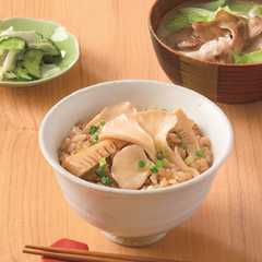 รูปของ 白まいたけと筍の出汁みそバタ炊き込みご飯