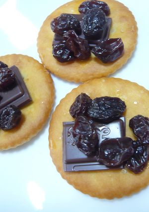 簡単お菓子♡ラムレーズンチョコ♪-レシピのメイン写真