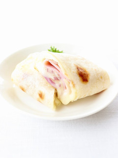 手作りは美味しい【ハム&チーズブリトー】-レシピのメイン写真